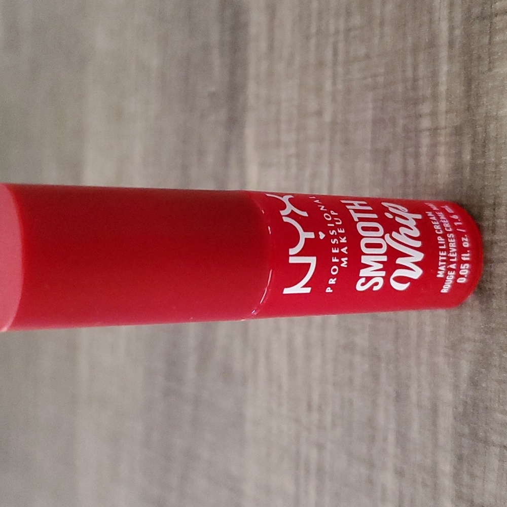 NEW💋 NYX Smooth Whip Matte Lip Cream - Picture 4 of 4